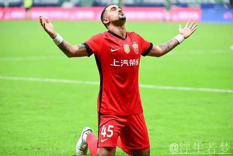 中超-莱昂纳多破门 上海海港主场憾平青岛西海岸